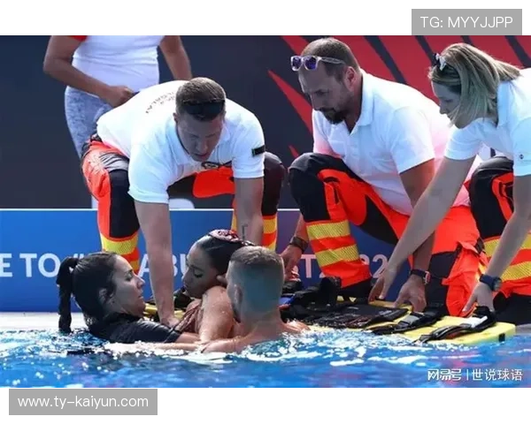 跳水赛惊险一幕:选手险些受伤