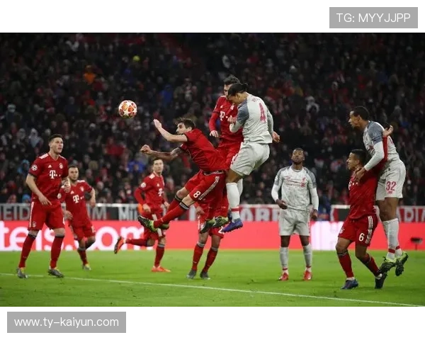 拜仁慕尼黑中段横敲制造射门良机