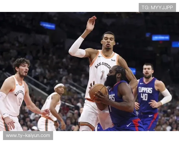 文班亚马防守高光,圣城防线显著提升 文班亚马防守高光,圣城防线显著提升