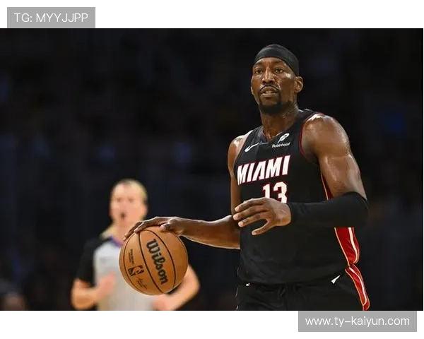 阿德巴约冲击内线连续得手,迈阿密压住对手