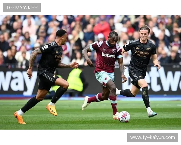 西汉姆前场逼迫极具侵略性：颠覆英超战术新格局