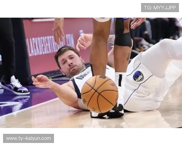 独行侠训练赛:东契奇高位策应屡受好评