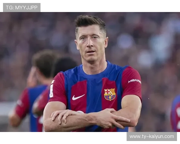 巴萨点球战术浮现成效，莱万稳稳命中点球点