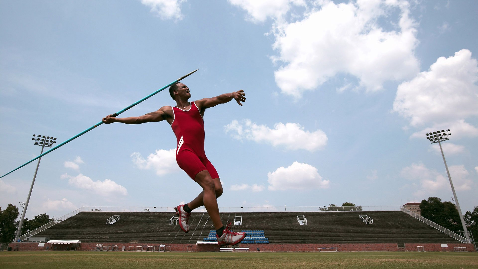 世界羽毛球混合团体赛国羽表现出色顺利晋级，年轻球员在关键时刻发力